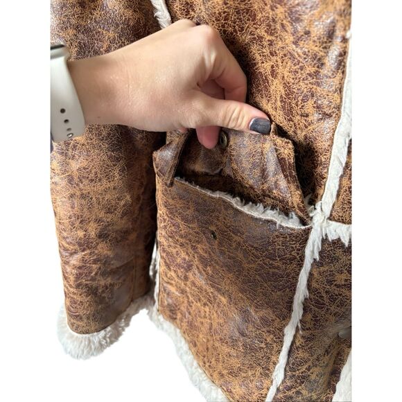 UO Urban Outfitters Faux Suede Sherpa Jacket size S Brown Button Front - Picture 10 of 12